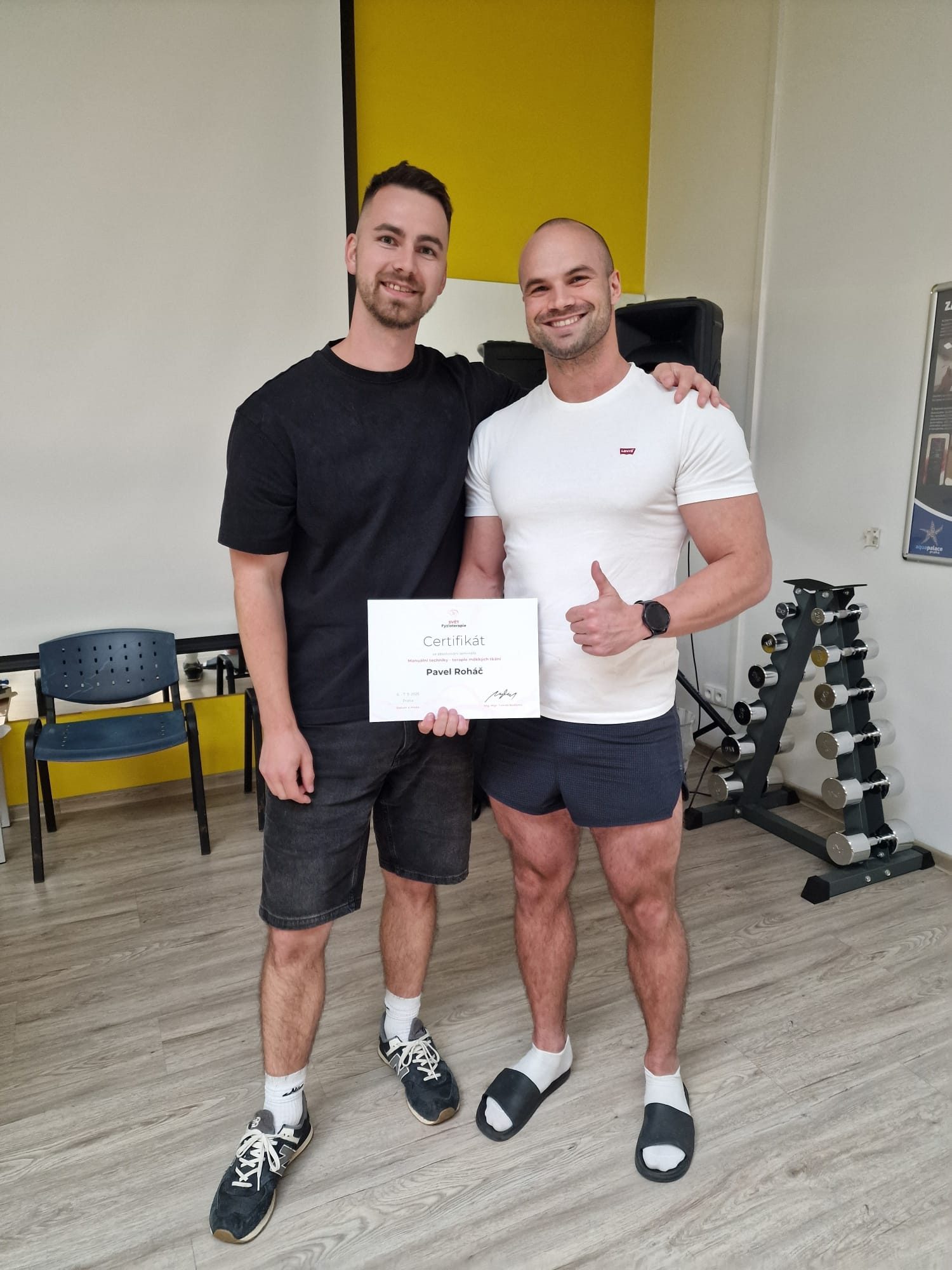 Pavel Roháč s certifikátem Manuální techniky